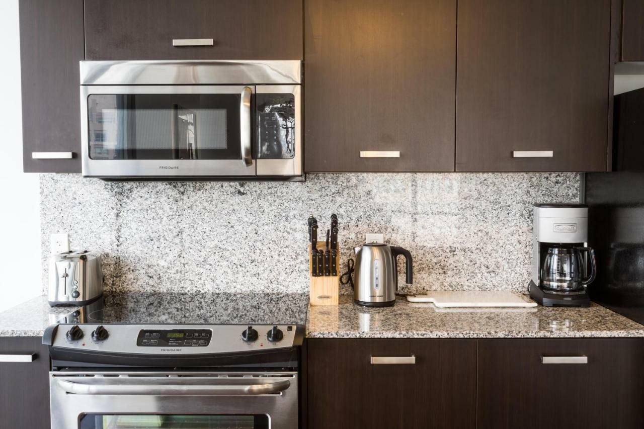 Altitude Suites Bay Street - Holiday Bonus - Free Parking Toronto Kültér fotó