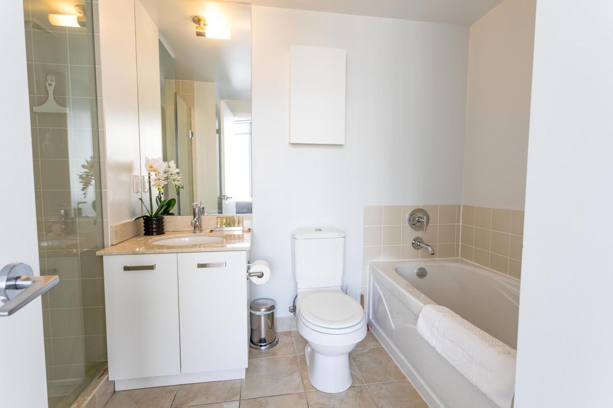 Altitude Suites Bay Street - Holiday Bonus - Free Parking Toronto Kültér fotó